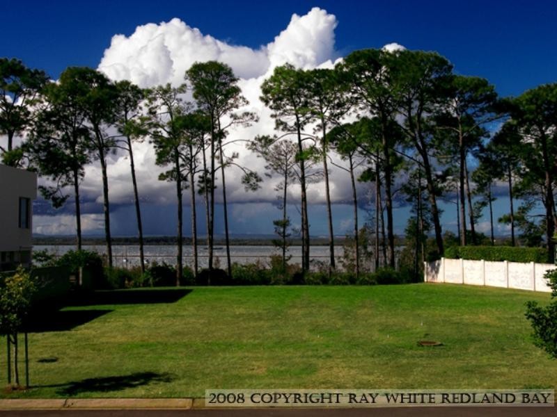 15 The Rampart, Redland Bay QLD 4165