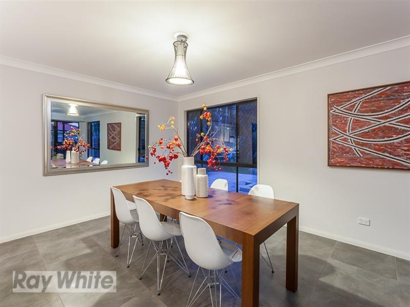 5 Brampton Close, Redland Bay QLD 4165