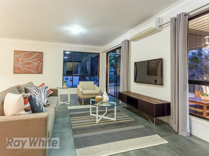 5 Brampton Close, Redland Bay QLD 4165