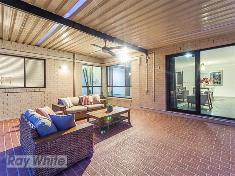 5 Brampton Close, Redland Bay QLD 4165