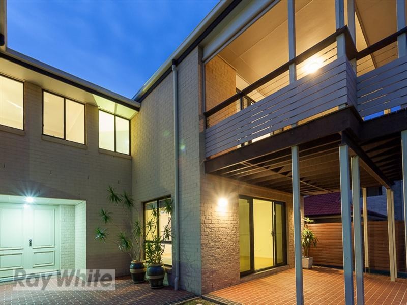 5 Brampton Close, Redland Bay QLD 4165