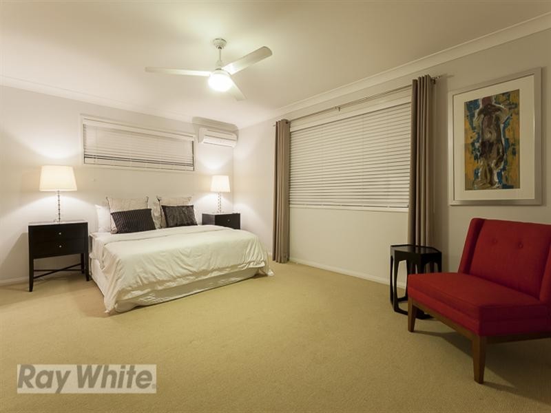 5 Brampton Close, Redland Bay QLD 4165