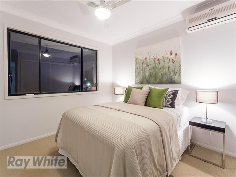 5 Brampton Close, Redland Bay QLD 4165