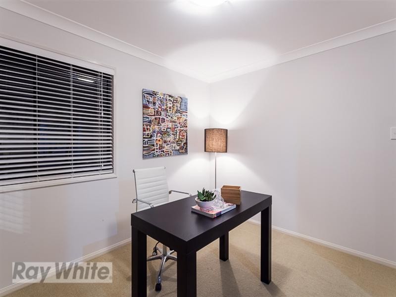 5 Brampton Close, Redland Bay QLD 4165