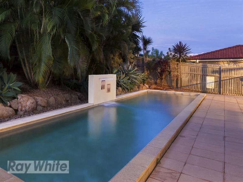 5 Brampton Close, Redland Bay QLD 4165