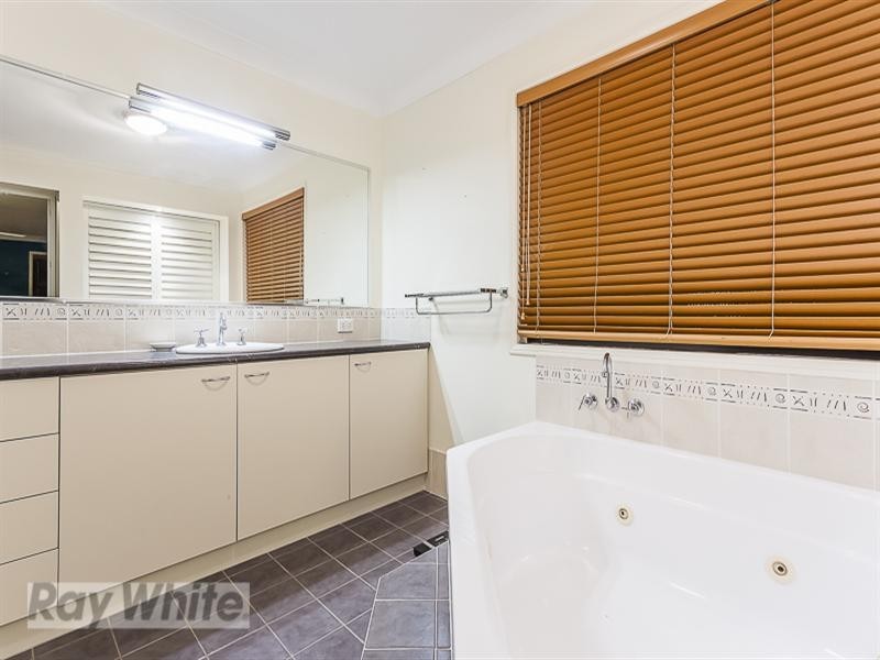 18 Gladebourne Crescent, Victoria Point QLD 4165