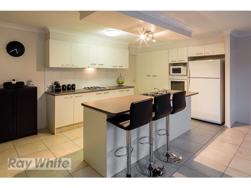 2 Mervyn Crescent, Redland Bay QLD 4165