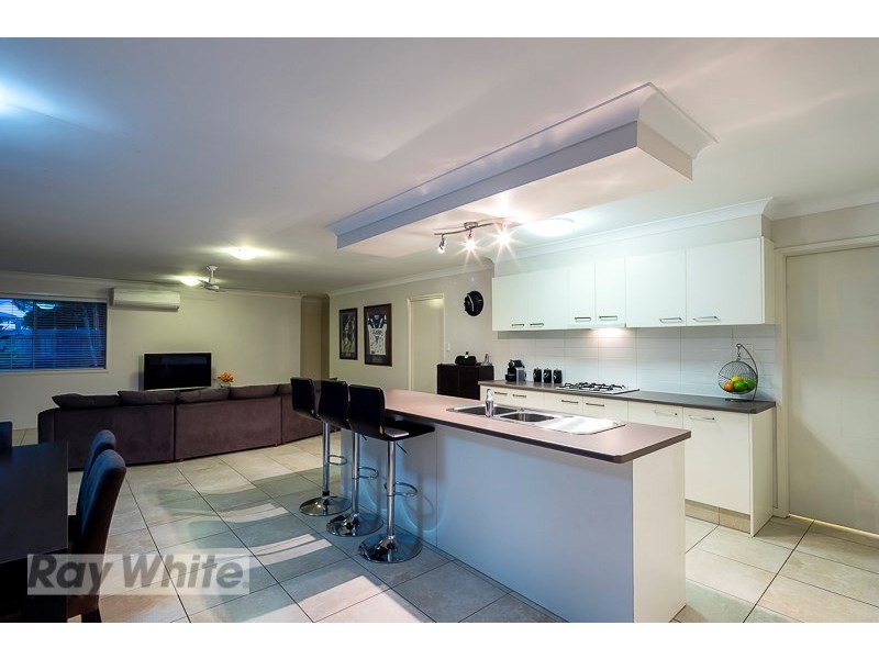 2 Mervyn Crescent, Redland Bay QLD 4165