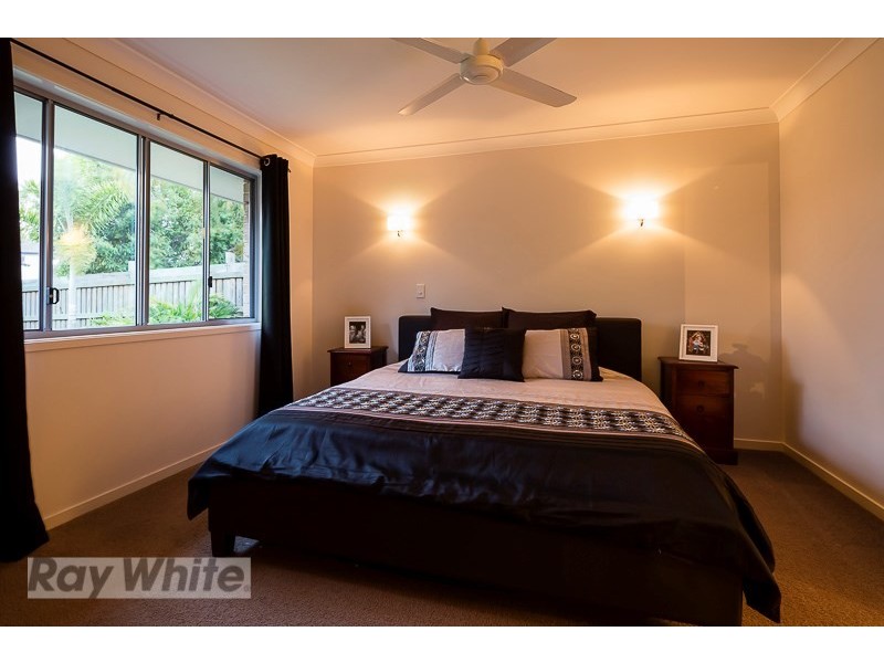 2 Mervyn Crescent, Redland Bay QLD 4165