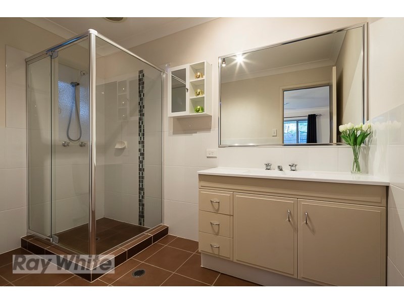 2 Mervyn Crescent, Redland Bay QLD 4165