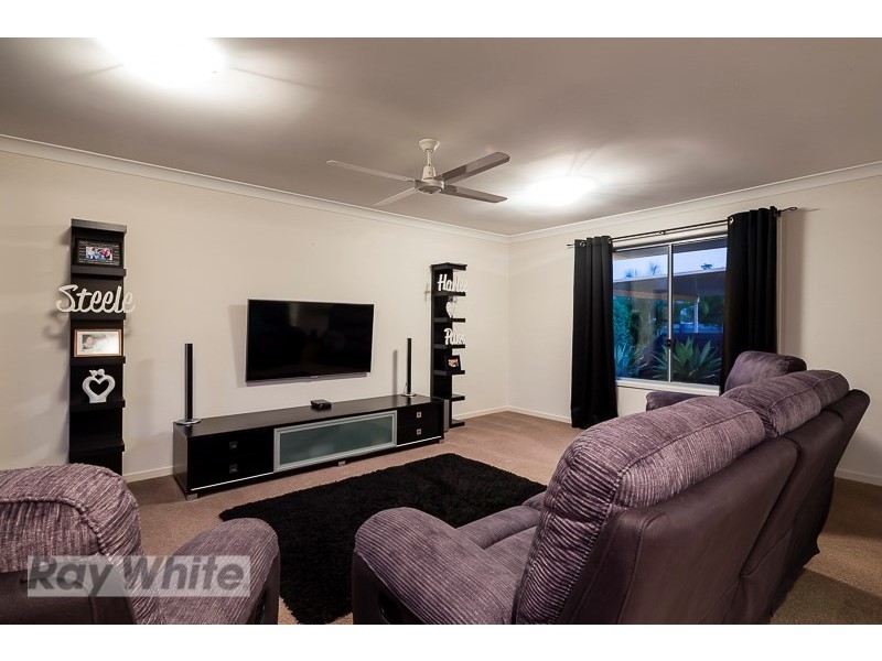 2 Mervyn Crescent, Redland Bay QLD 4165