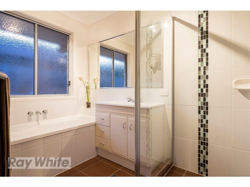 2 Mervyn Crescent, Redland Bay QLD 4165