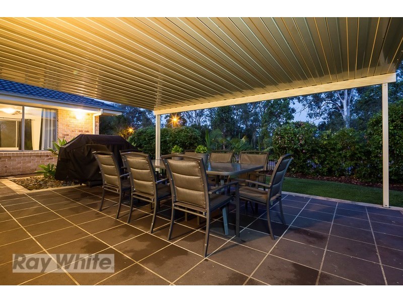 2 Mervyn Crescent, Redland Bay QLD 4165