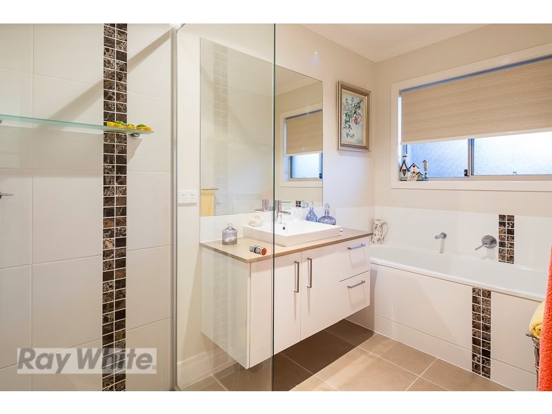 14 Daly Place, Redland Bay QLD 4165