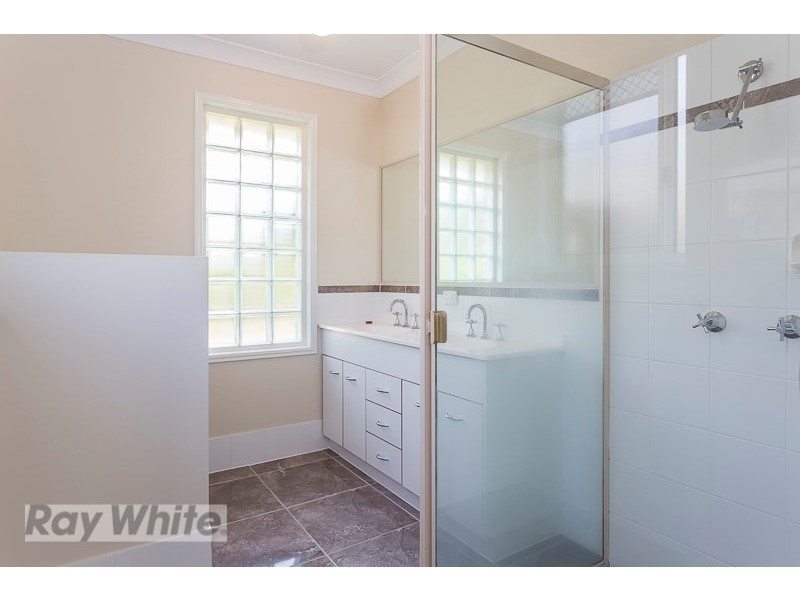 31 The Boulevard, Redland Bay QLD 4165