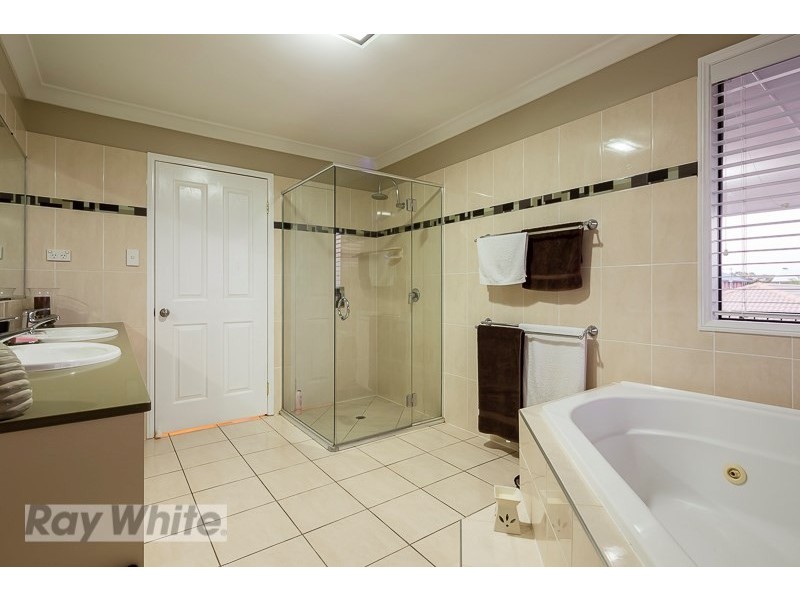 24 Penzance Drive, Redland Bay QLD 4165