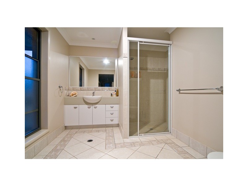 20 Hayman Street, Redland Bay QLD 4165