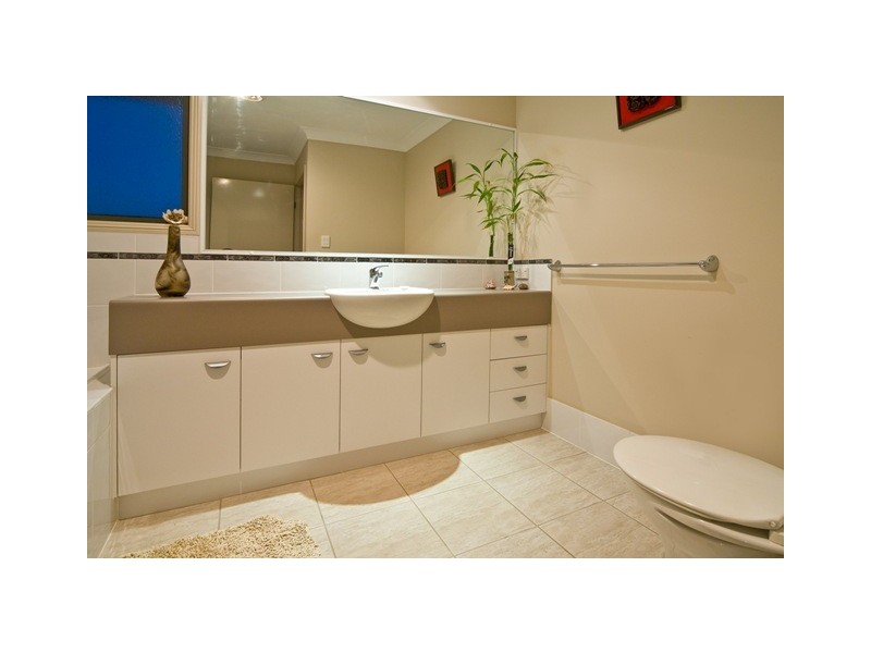 20 Hayman Street, Redland Bay QLD 4165