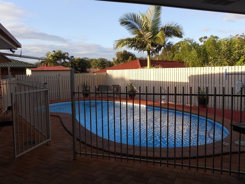 12 Montrose Place, Redland Bay QLD 4165