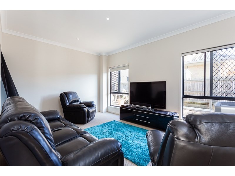 17 Penzance Drive, Redland Bay QLD 4165