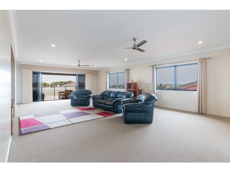 4 Waterfront Place, Redland Bay QLD 4165