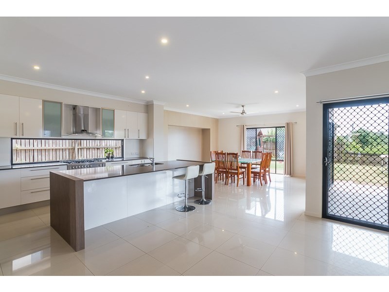 4 Waterfront Place, Redland Bay QLD 4165