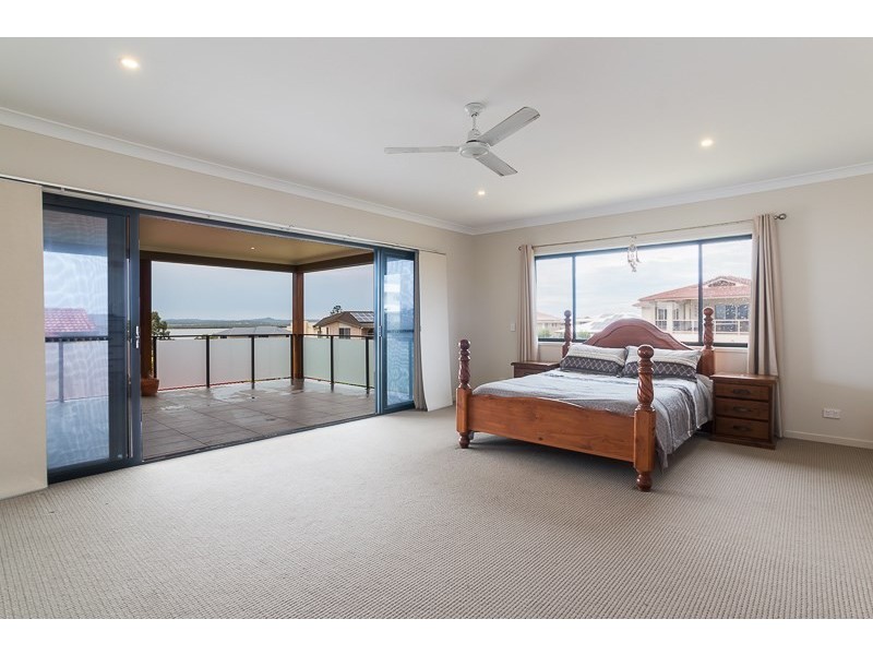 4 Waterfront Place, Redland Bay QLD 4165