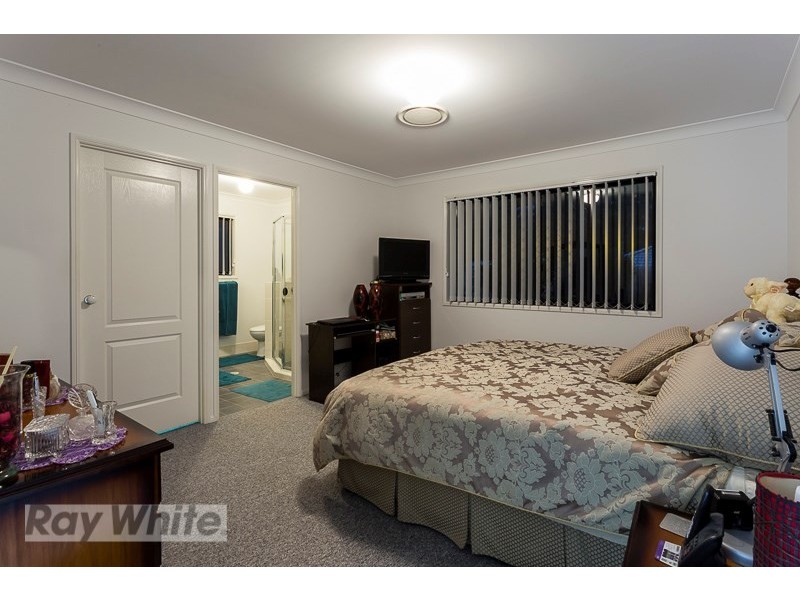 4 Dory Close, Redland Bay QLD 4165