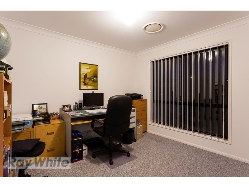 4 Dory Close, Redland Bay QLD 4165