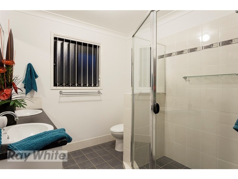 4 Dory Close, Redland Bay QLD 4165