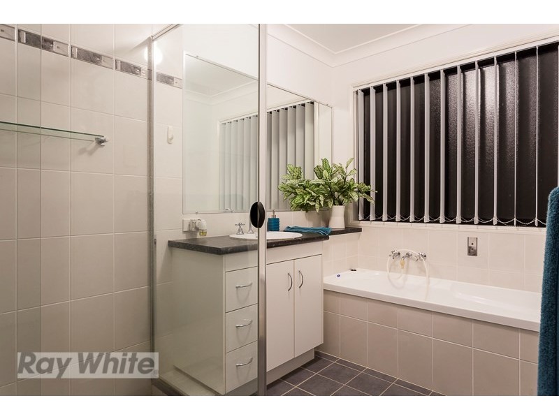 4 Dory Close, Redland Bay QLD 4165