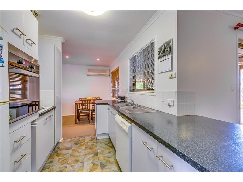 26 Sunshine Drive, Cleveland QLD 4163