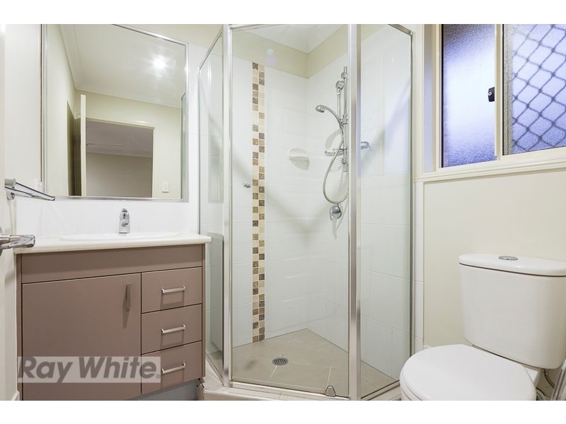 3 Bream Place, Redland Bay QLD 4165