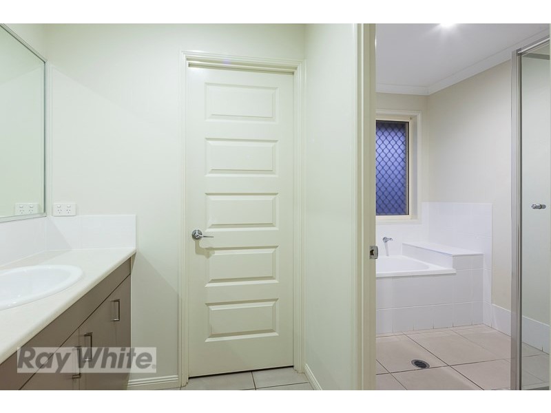 3 Bream Place, Redland Bay QLD 4165
