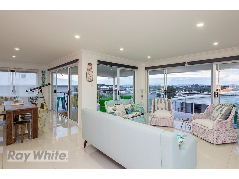 8 Turtle Place, Redland Bay QLD 4165
