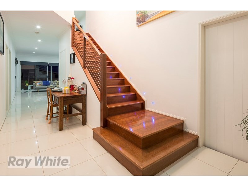 8 Turtle Place, Redland Bay QLD 4165