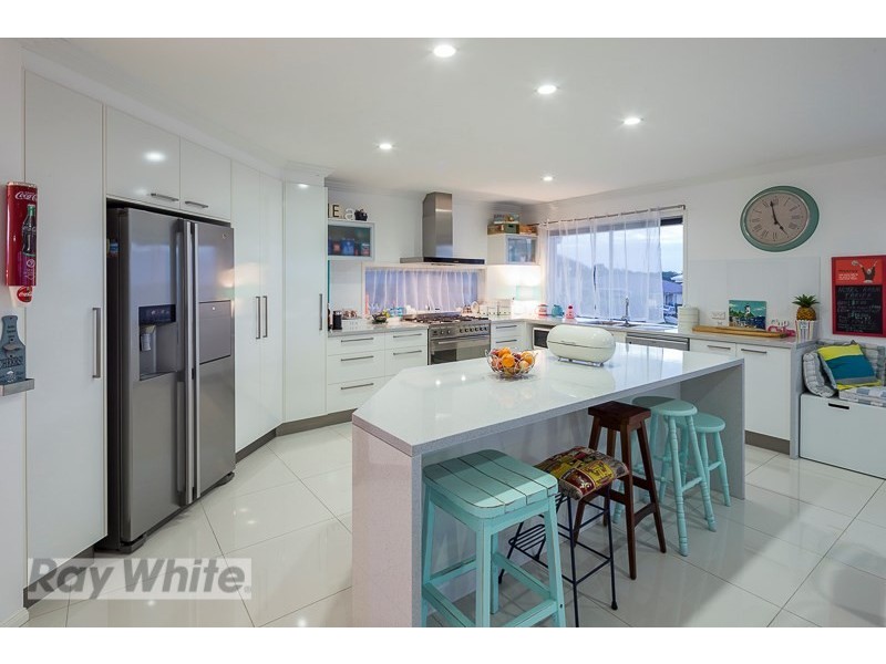 8 Turtle Place, Redland Bay QLD 4165