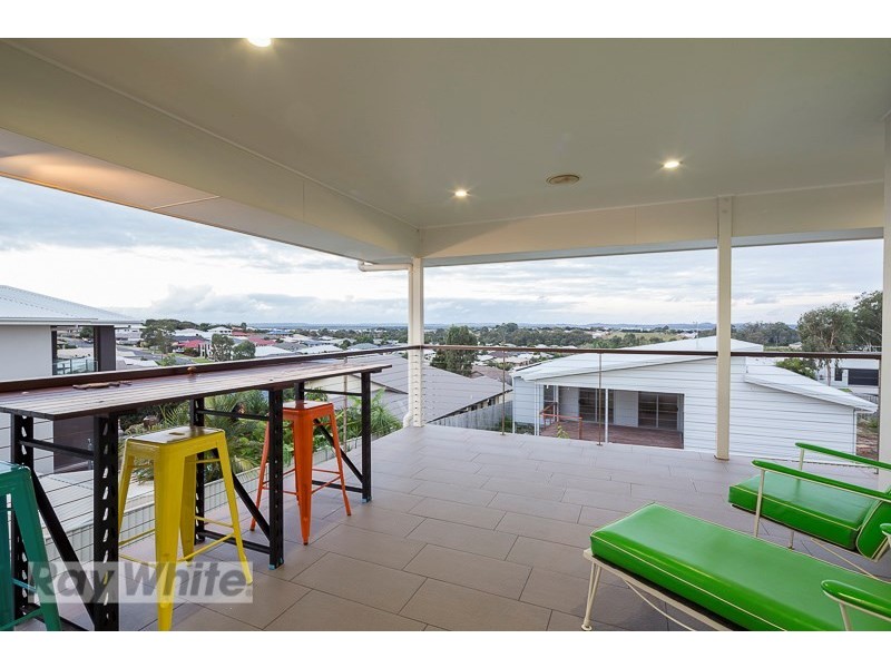 8 Turtle Place, Redland Bay QLD 4165