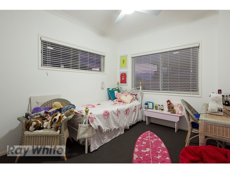 8 Turtle Place, Redland Bay QLD 4165