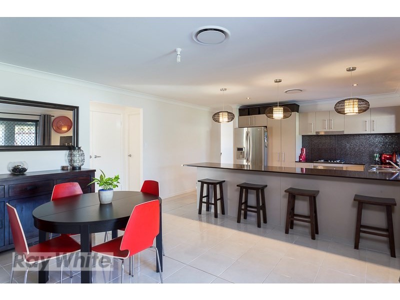 13 Daly Place, Redland Bay QLD 4165