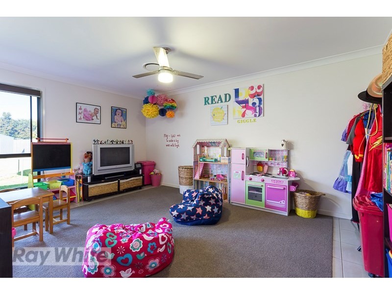 13 Daly Place, Redland Bay QLD 4165
