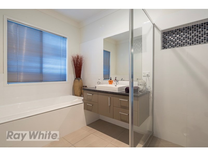 9 Pyrus Place, Redland Bay QLD 4165
