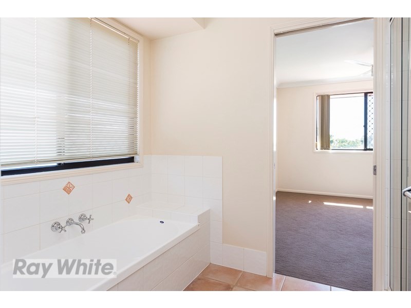 4 Creedin Court, Redland Bay QLD 4165