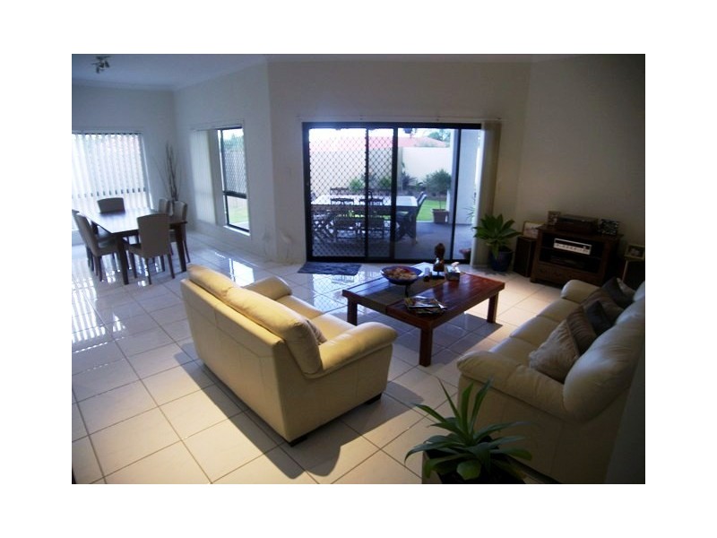 69 Spinnaker Circuit, Redland Bay QLD 4165