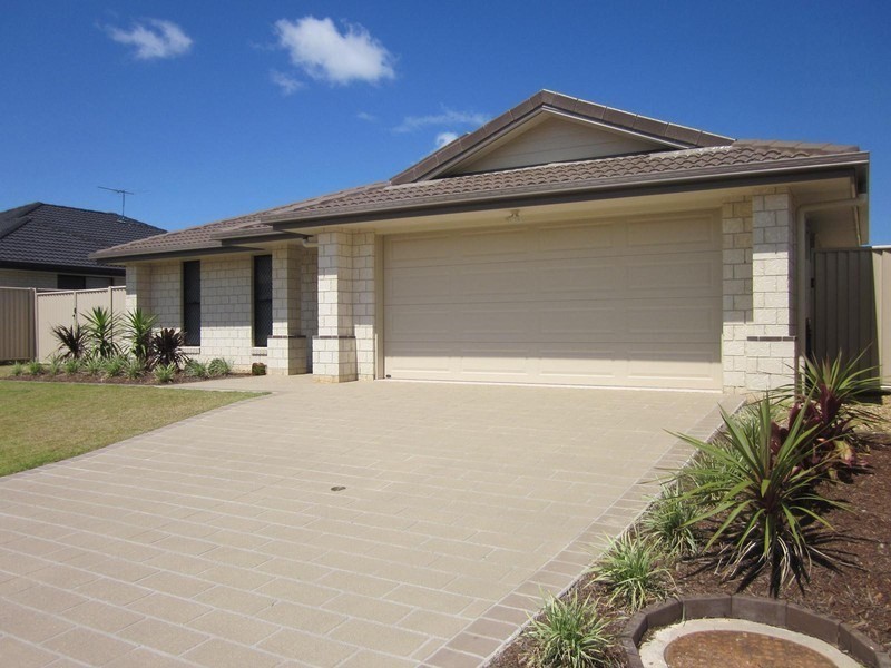 37 Lancaster Circuit, Redland Bay QLD 4165
