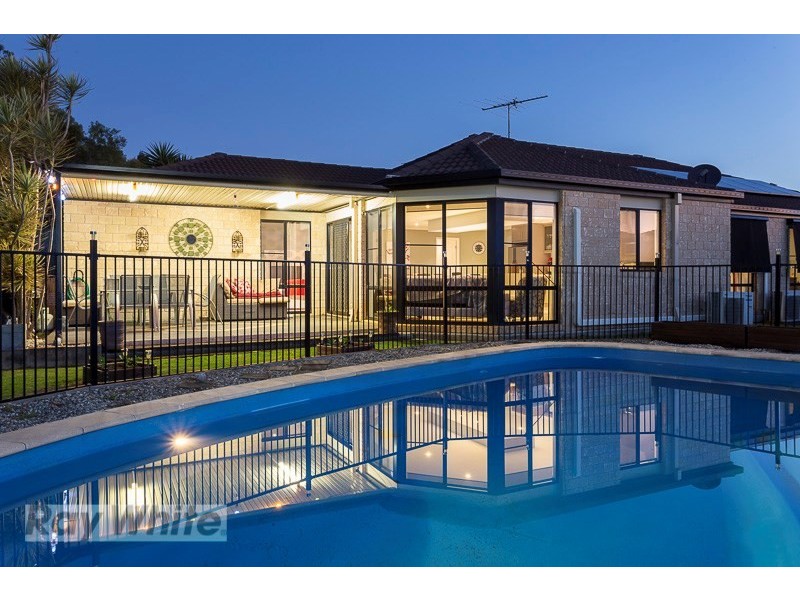 16 Ebony Crescent, Redland Bay QLD 4165