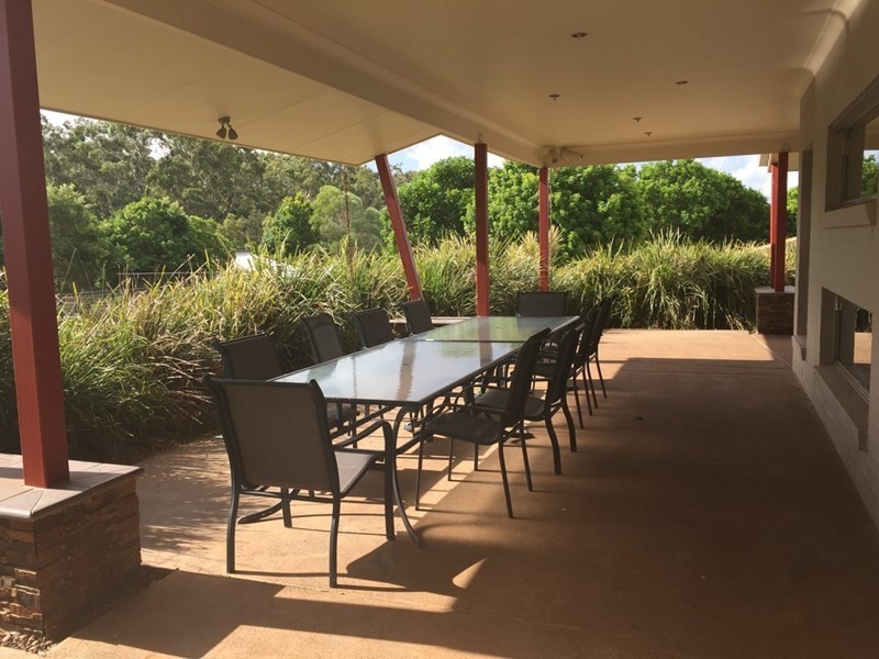 2 Shaw Place, Redland Bay QLD 4165