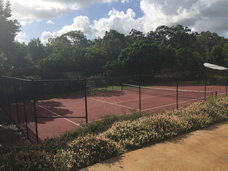 2 Shaw Place, Redland Bay QLD 4165