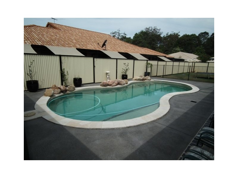 3 Bluefin Court, Redland Bay QLD 4165