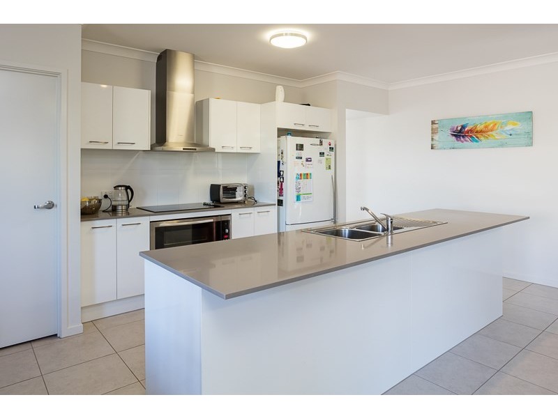 2 Nevis Court, Redland Bay QLD 4165
